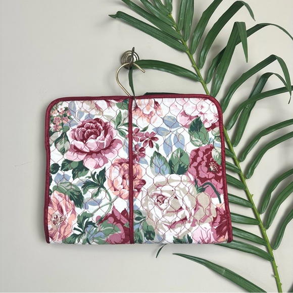 Vintage Floral Makeup Toiletries Hanging Roll Up Travel Organizer - Picture 1 of 6